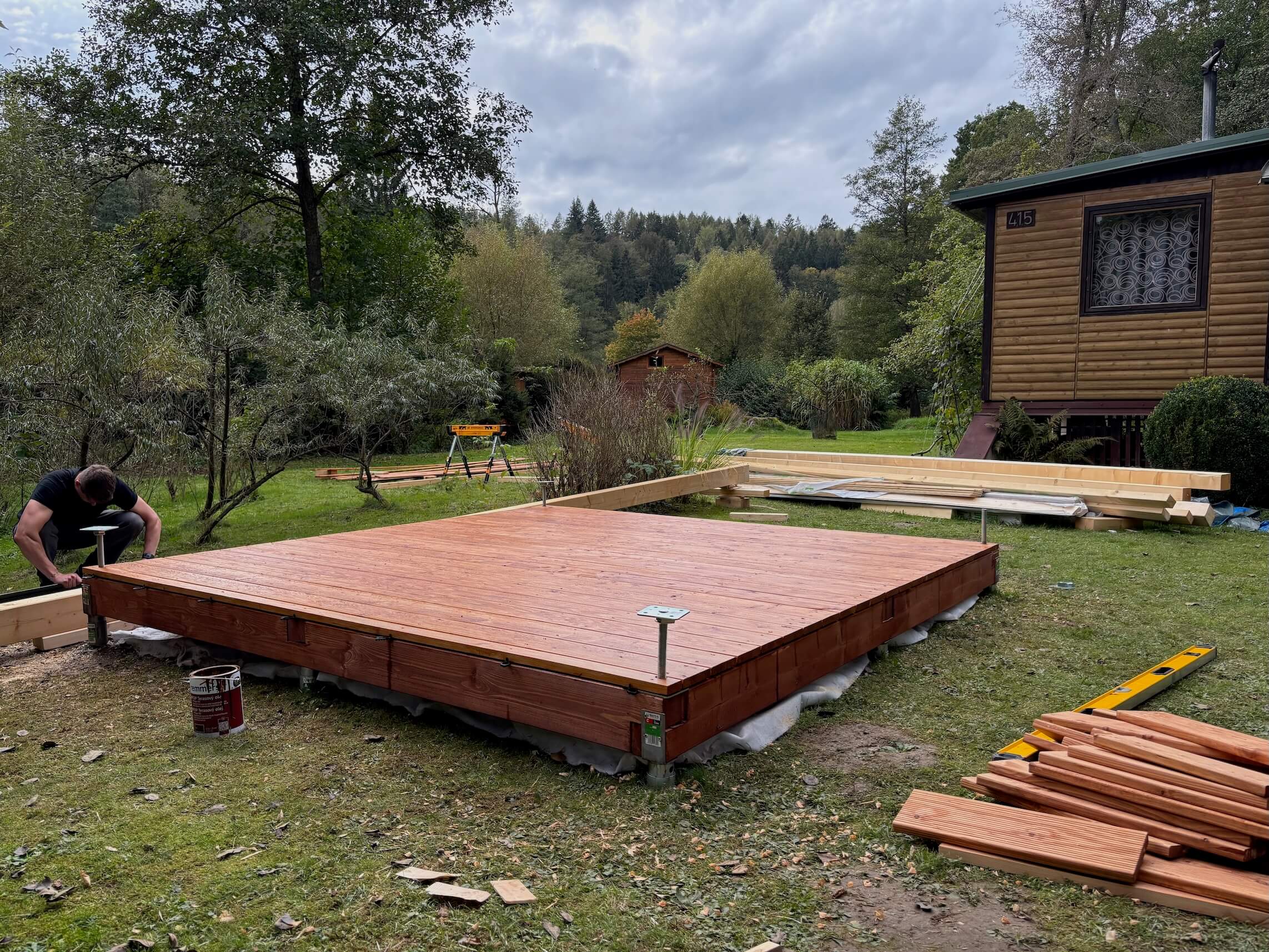 Jak připravit dřevo před montáží terasy